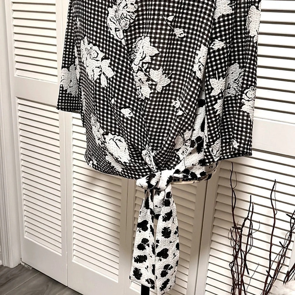 Black & White Floral Wrap Tie Blouse - Picture 4 of 6